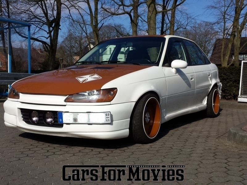 CarsForMovies | Opel Astra  1994 Deutschland Weiß Schwarz Zivilfahrzeug Limousine Niedersachsen 3186 Tuning Custom zweifarbig Stufenheck 